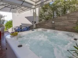 Panoramaussicht und Whirlpool im exklusiven Viertel