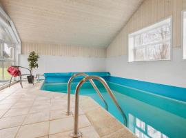 Lovely Home In Gilleleje With Kitchen，位于吉利勒杰的酒店