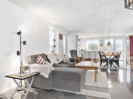 Gorgeous Home In Assens With Kitchen，位于阿森斯的酒店
