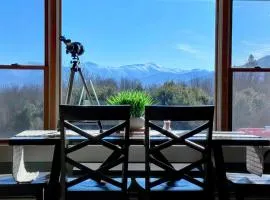 64J Stunning views, close to attractions! 20 min to Bretton Woods. Pool & gym passes!