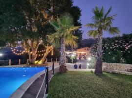 Arcaloro Resort Rooms Ghiro，位于SantʼAngelo di Brolo的酒店
