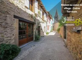 MAISON AU COEUR DU VILLAGE - CALME - TERRASSE
