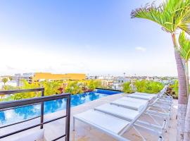 Radiant Rooftop Pool at Menesse 38th Perfect Location，位于普拉亚卡门的酒店