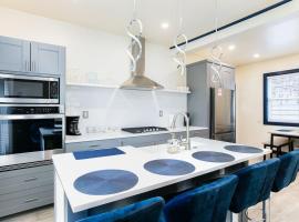 Walk to ND, Hot Tub, Lux Kitchen, Pet Friendly，位于南本德的酒店