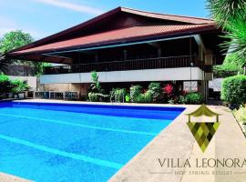 Spacious Spanish-Style Resort in Pansol Laguna，位于卡兰巴的酒店