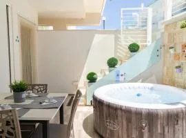 Cozy Marine Apt. with hot Jacuzzi - 250mt from sea