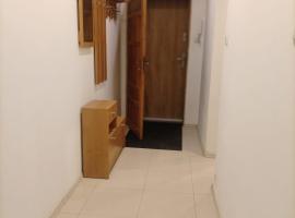 APARTAMENT NAD JEZIORKIEM KĘTRZYŃSKIM，位于肯琴的公寓