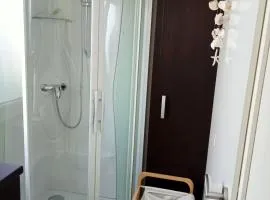 Superdeluxe stacaravan met eigen tuin en parkeerplaats nr 20