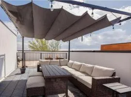 Stylish Luxury + Rooftop Terrace +Downtown Views