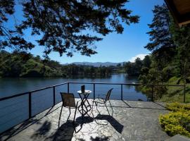 Cottage on the Lake - Cabaña privada - Guatapé - Jacuzzi，位于瓜塔佩的酒店