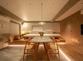 M/W HOTEL