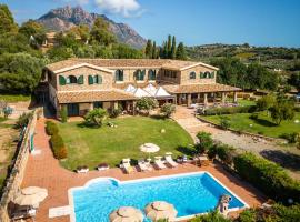 Hotel Janas，位于泰尔泰尼亚的酒店