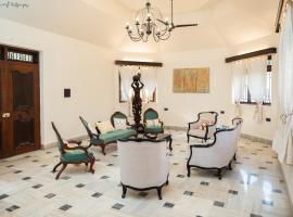 Casa Mimi,Colva Spacious Independent Villa with terrace and garden space，位于比纳里姆的酒店