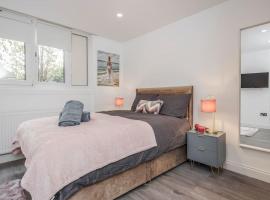 Lovely 2-Bedroom Condo With Balcony and Park View