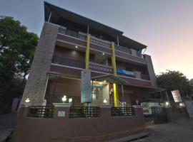 JAYA BHARATHI LODGE，位于Kuzhittura的酒店