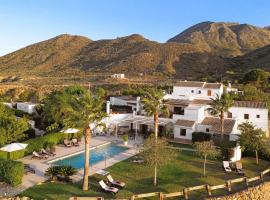 Boutique Hotel Cortijo El Sarmiento，位于莫哈卡尔的住宿加早餐旅馆