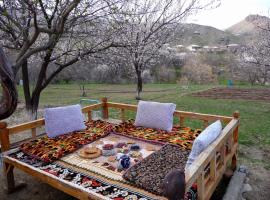Shiringul guesthouse in nuratau mountain，位于Yukary-Ukhum的旅馆