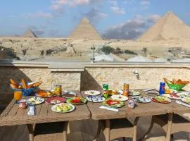 Nemes Pyramids View INN