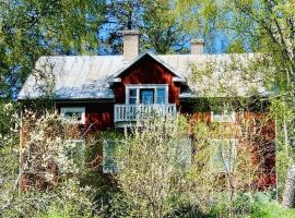 Lantligt boende nära Kastelholms golf och Smakbyn，位于Tosarby的酒店