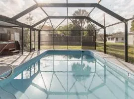 10 Mins to Beach - 2BR Private Pool + Spa + Grill