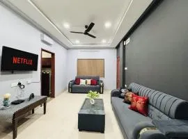 Home Escape 2BHK Apartment Near Brilliant Convention Centre