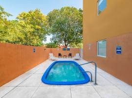 City Express Junior by Marriott Ciudad del Carmen Aeropuerto，位于卡门城的酒店