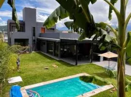 Casa Illia, hermosa casa de diseño en barrio Los Perales
