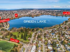Green Lake 1st Line Home D Full Modern Remodeled，位于西雅图的乡村别墅