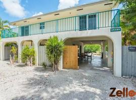Experience Coastal Living at its Best Florida Keys，位于Summerland Key的乡村别墅