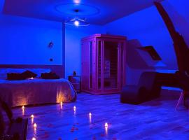 Love Room Le Chalet / Jacuzzi / Sauna，位于Château-Landon的酒店