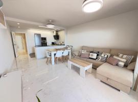 PUSHE Marina del Este Beach & Sport 2，位于阿尔姆尼卡的酒店