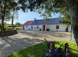 FARM STAY THE GLEBE COTTAGE KILREA，位于Tamlaght的酒店