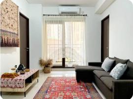 Apt Transpark Cibubur 2 BR With Wi-Fi & Pool，位于Kalimanggis的酒店