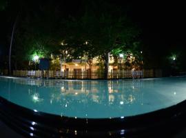 JC's Village Hotel，位于丹不拉的酒店