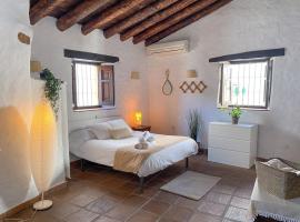 CasaBenadalid. Casa rural con piscina.，位于Benadalid的酒店