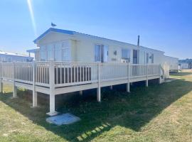 Lakeside View - 3 Bedroom caravan，位于新罗姆尼的酒店