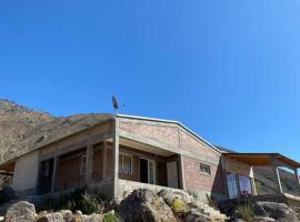 Casa en la montaña con gran vista al valle y lago，位于埃尔莫拉尔的酒店