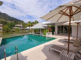 Lakeview Pool Villa Near Beautiful Beach VCS1，位于普吉镇的乡村别墅