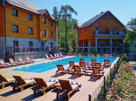 黑色溪流SPA度假会议酒店，位于克雷尼察贾维兹纳滑雪缆车附近的酒店