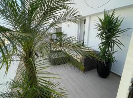 Central, terrasse, confortable - Bleue résidence，位于卡萨布兰卡的低价酒店
