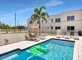 Free Parking, Bay View, Pool, Step To Beach