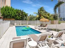 Free Parking, Bay View, Pool, Step To Beach