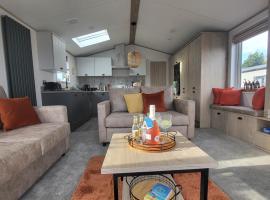 Honeycomb Lodge - Holiday Home 5 min from Padstow，位于帕兹托的宠物友好酒店