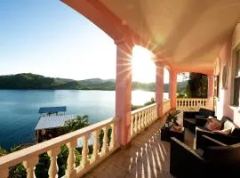 El Palacio Rosa on Blue Lagoon 3BR Beachfront Suite on pristine & quiet bay w incredible views
