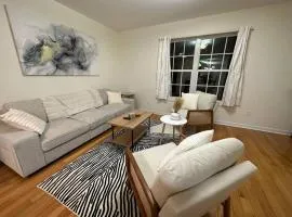 Great Value Close to Proctors Gorgeous Townhouse