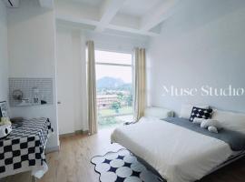 Muse Studio @CBD with pool，位于话毛生的酒店