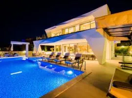 Villa Yana, indoor Heated Pool, Sauna, Turkish Bath, Cinema Room, Real Luxury