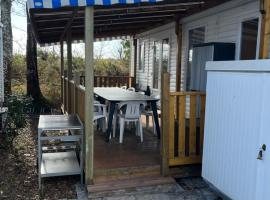 Mobilhome camping les petits écureuils 4 étoiles Biscarrosse，位于比斯卡罗斯的酒店
