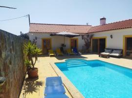 3 bedrooms house with private pool terrace and wifi at Zambujeira do Mar 1 km away from the beach，位于圣特奥托纽的酒店