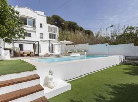 CASA MODERNISTA CON PISCINA CANYET，位于巴塞罗那的别墅